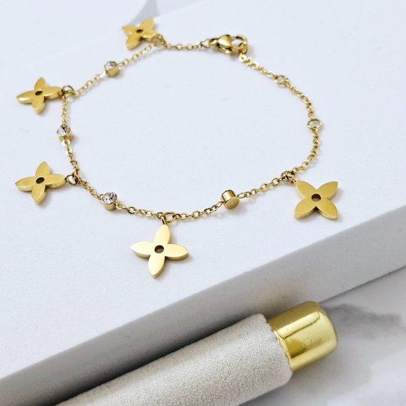 🌷 18K PVD Gold Plated Stainless Steel Flower Charm Bracelet - Picture 1 of 4